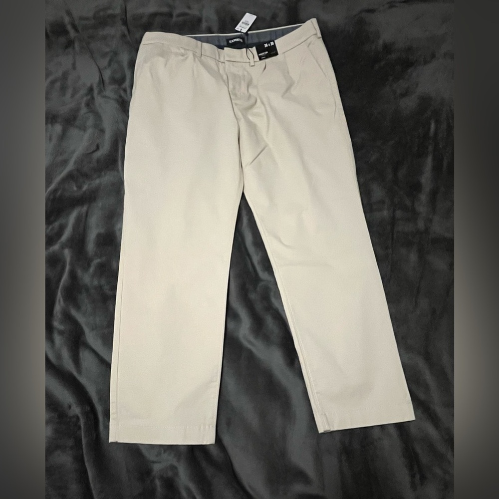 Express Mens Pleated Khaki Chino Pants Athletic Slim. 36 x 30. Stretch. NWT